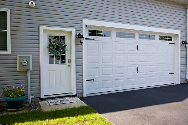 24/7 Emergency Garage Door Panel Replacement experts in Baxley, GA